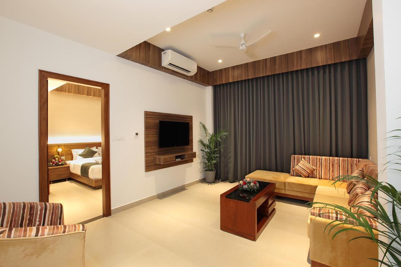 Hotel Maria Park Muvattupuzha Екстериор снимка