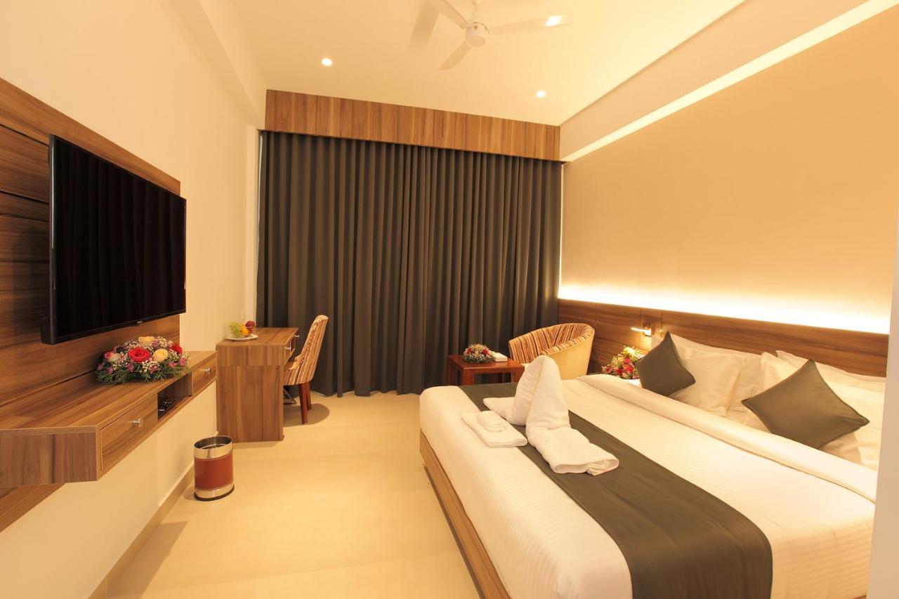 Hotel Maria Park Muvattupuzha Екстериор снимка