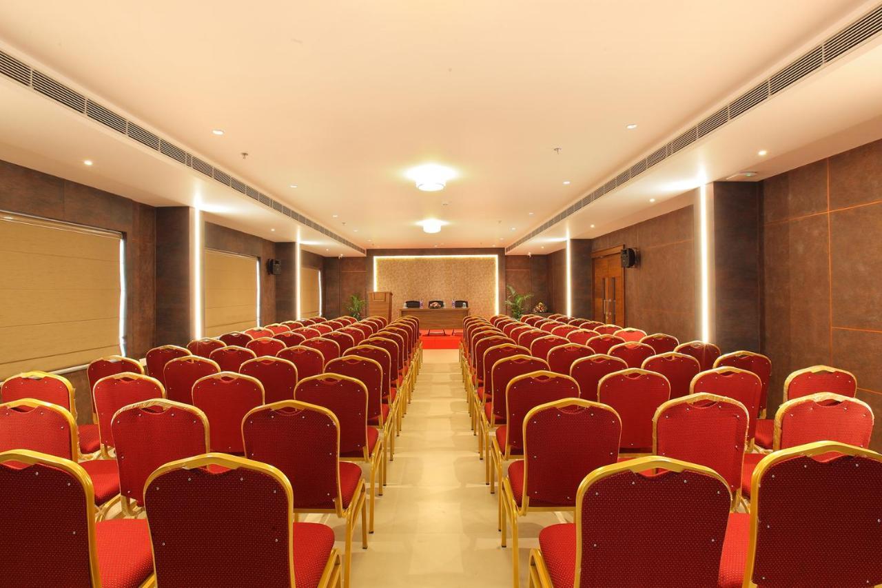 Hotel Maria Park Muvattupuzha Екстериор снимка