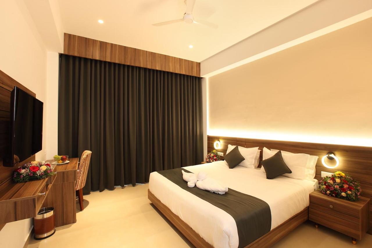 Hotel Maria Park Muvattupuzha Екстериор снимка
