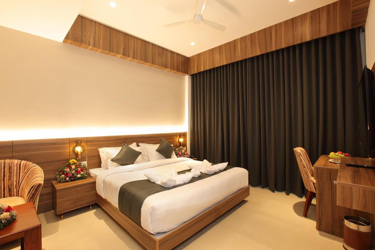 Hotel Maria Park Muvattupuzha Екстериор снимка