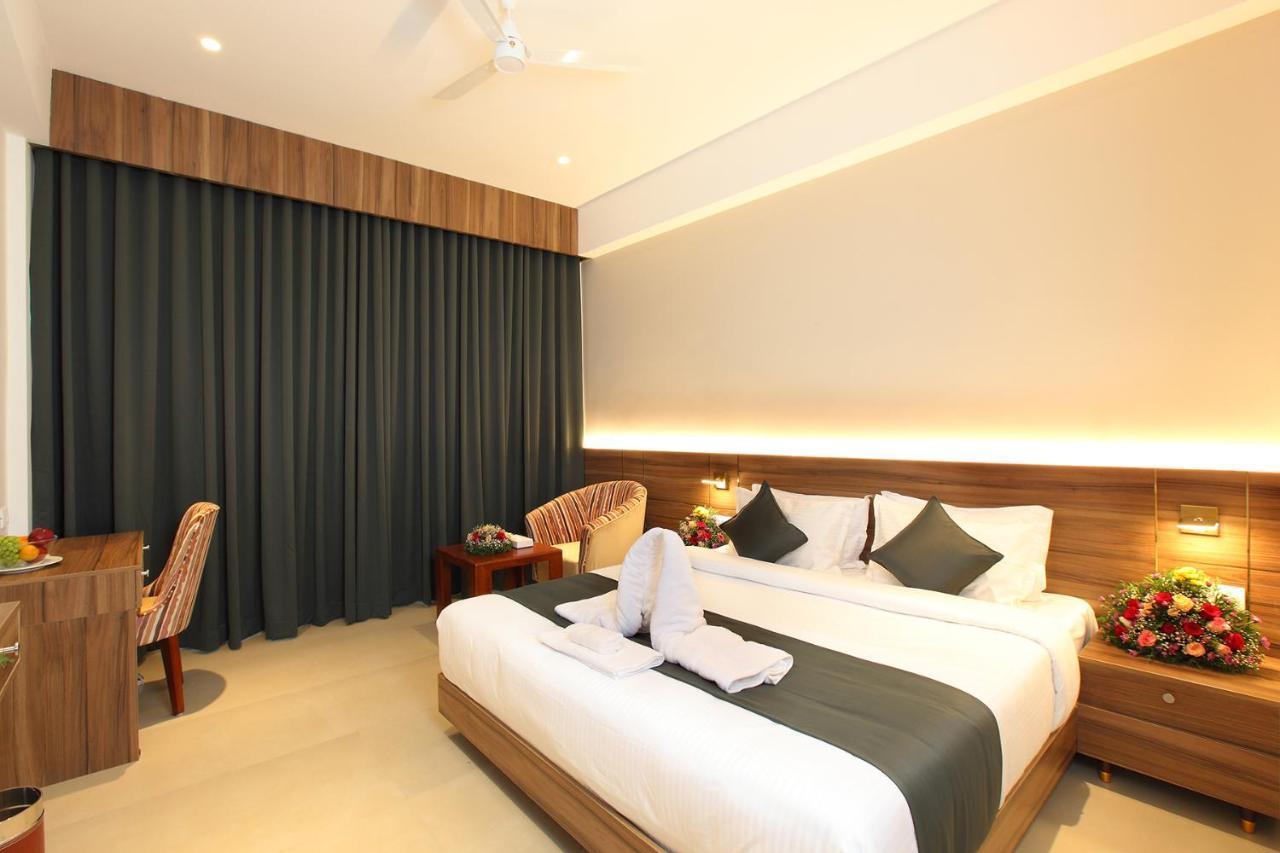 Hotel Maria Park Muvattupuzha Екстериор снимка